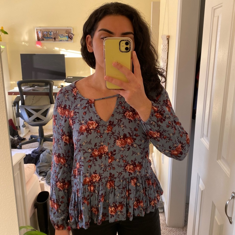 American Eagle flowy floral top